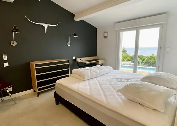 Superbe Vue Et Estérel, Neuve Pour 8-10 Personnes, Clim, Piscine