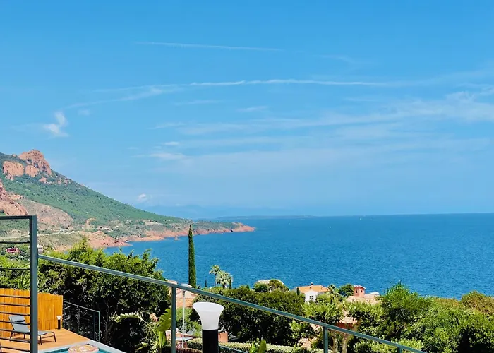 Villa Superbe Vue Et Estérel, Neuve Pour 8-10 Personnes, Clim, Piscine *